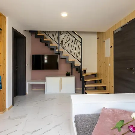 Pr 'agotnik & アパート *